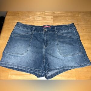 UNIONBAY Delaney Stretch Denim Midi Shorts Juniors 17 33W Wham Blue Midrise 33W